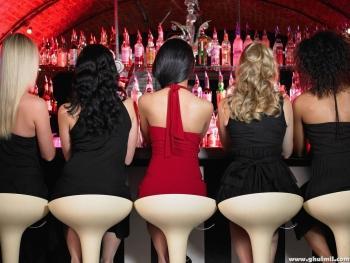 Lo que buscan las mujeres... en un bar